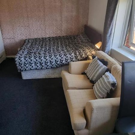 Spacious Room With Kichenet โรเธอร์แฮม ภายนอก รูปภาพ